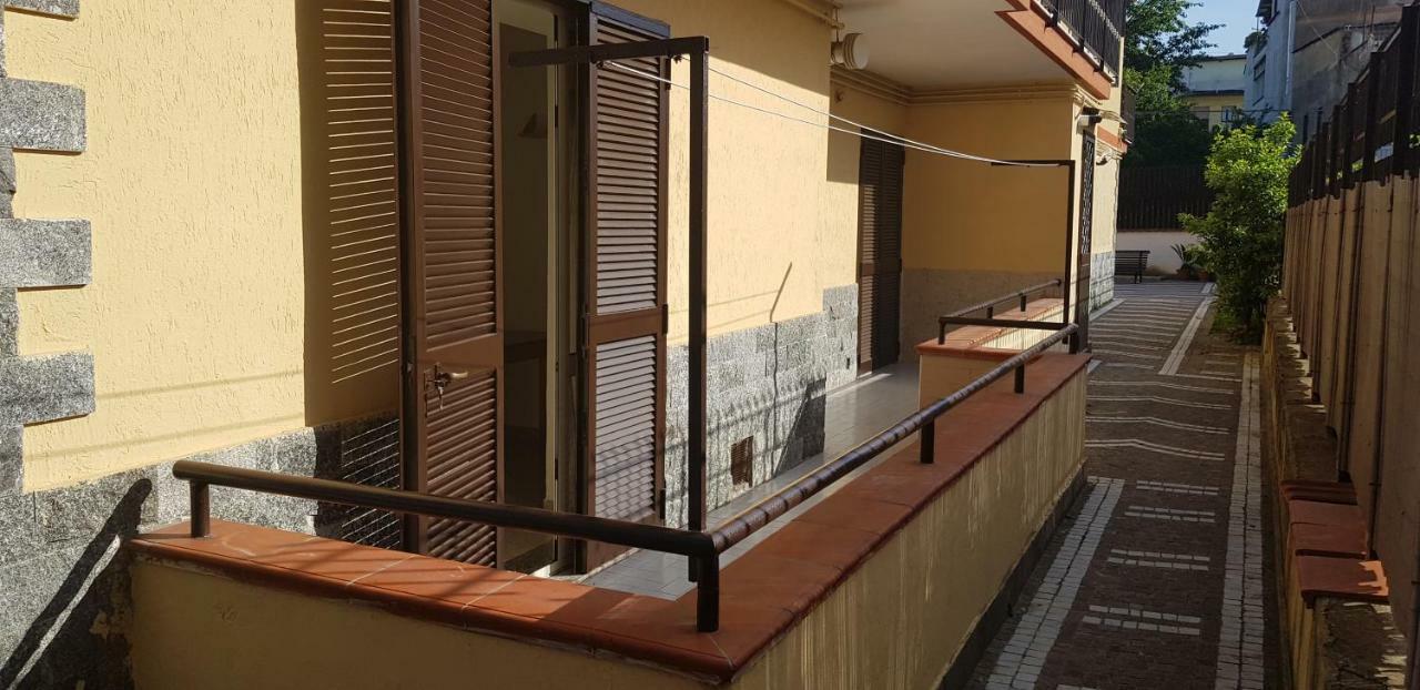 New House Napoli Parcheggio Gratis Apartment Luaran gambar
